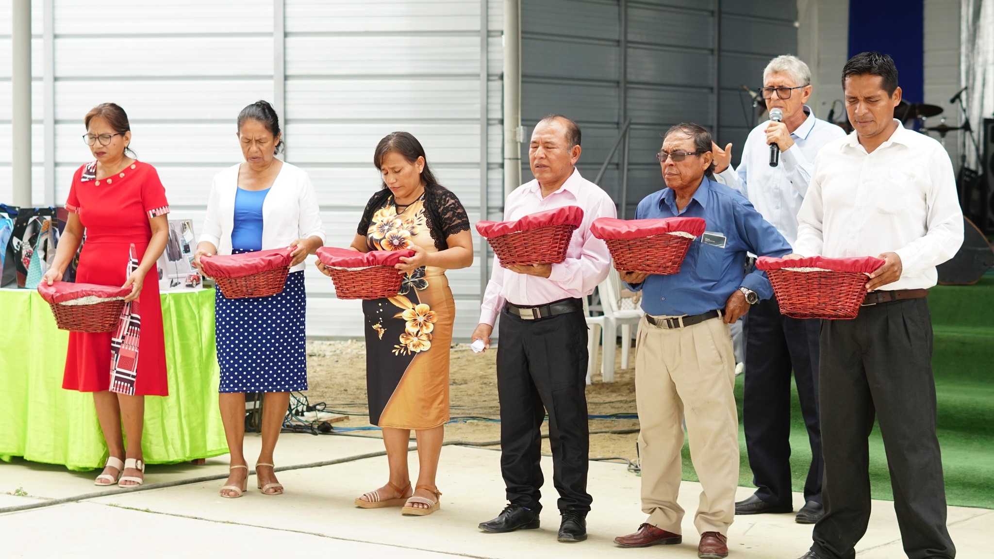 Comunidad en adoración