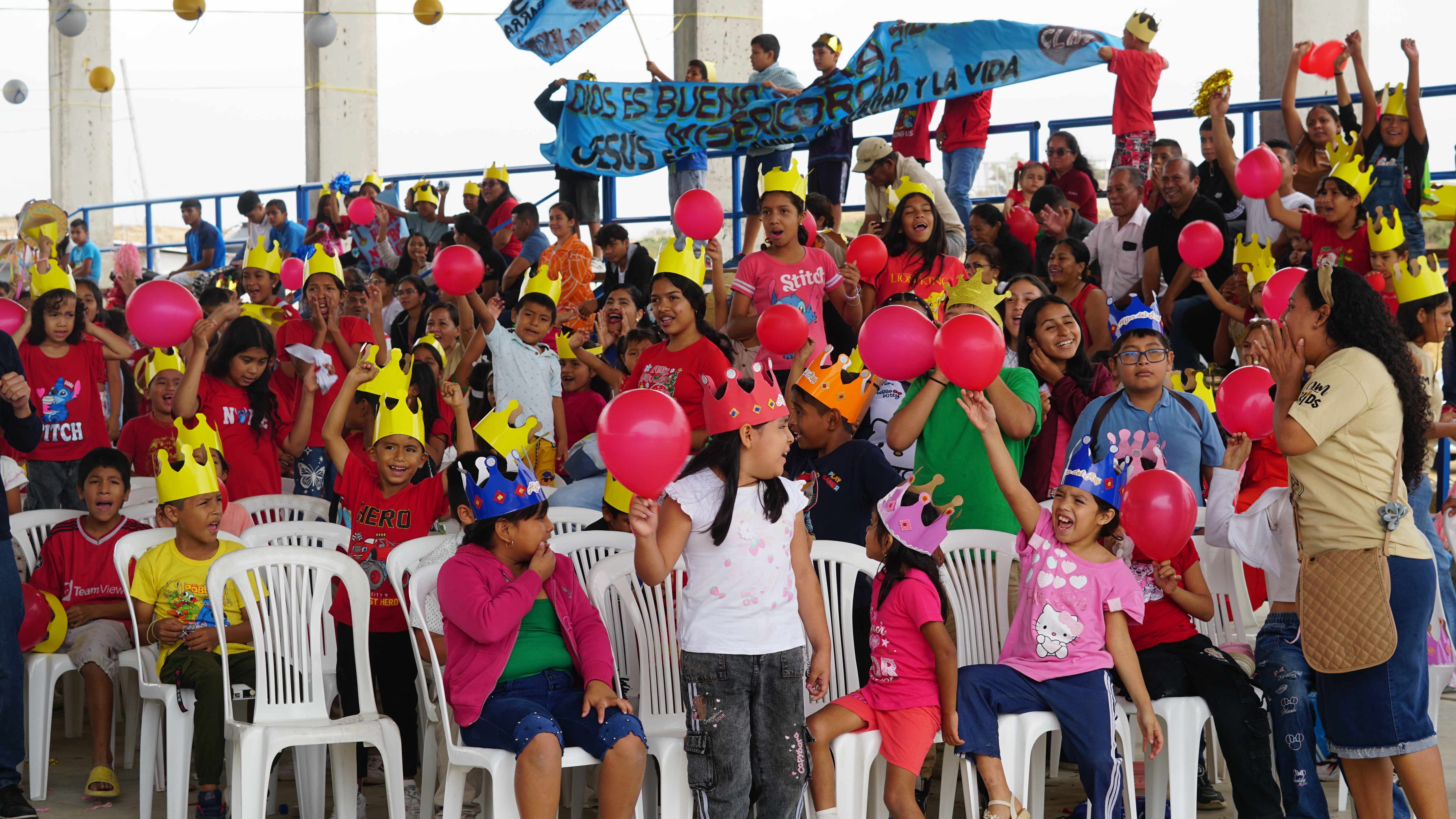 Niños en célula de CLM Kids